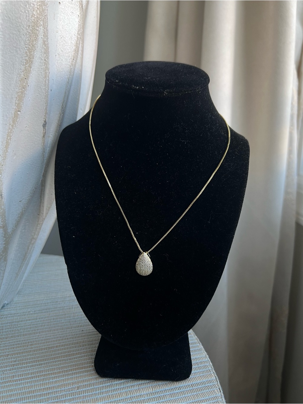 🩷- Gold Teardrop pavé Pendant Necklace